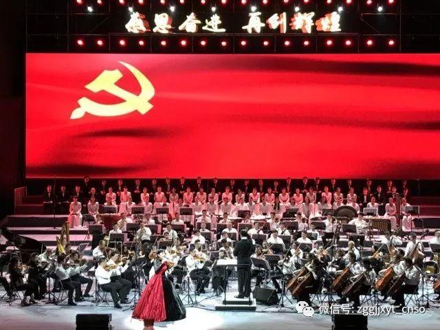 林志颖娇妻晒母子生活照!肤白貌美显年轻,与15岁儿子kimi似姐弟