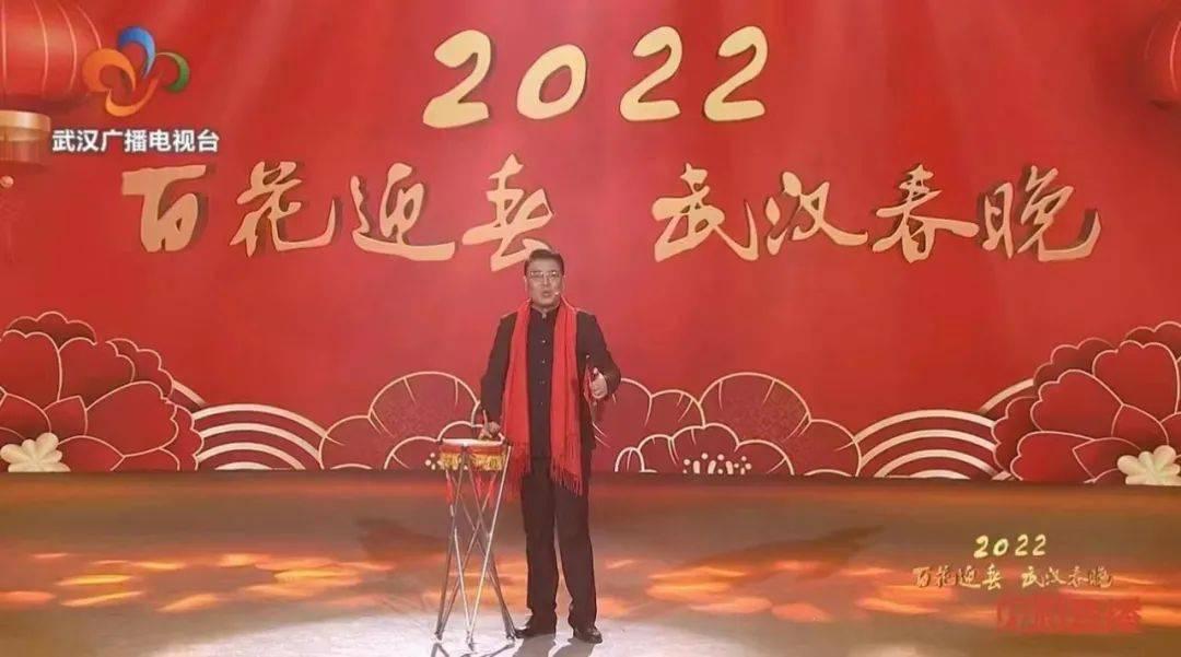 美媒：美国年轻人债务负担加重 经济上仍依赖父母